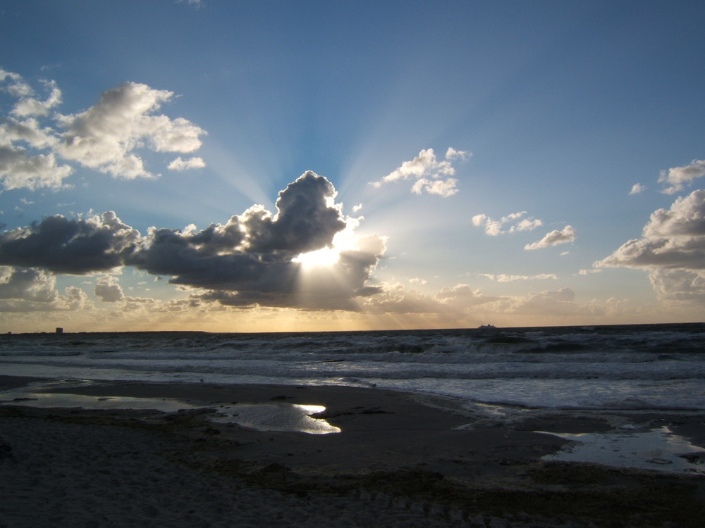 Wolken + Strand