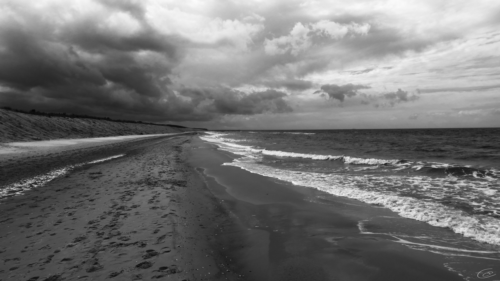 Wolken, Strand und Meer