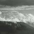 Wolken stürmen den Vogelskopf