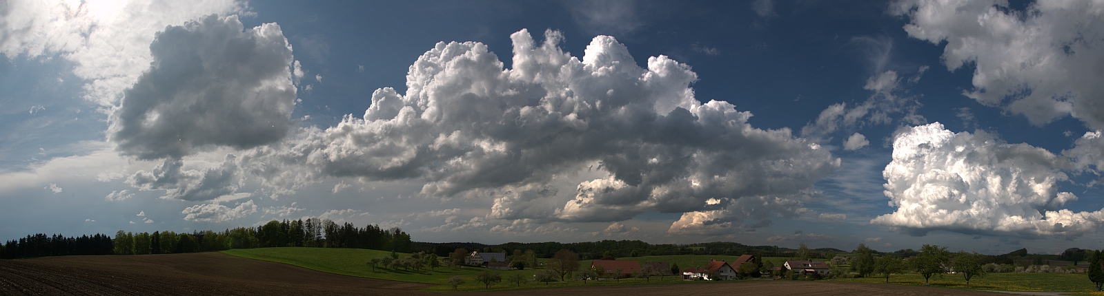 Wolken über Albisreute