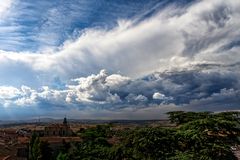 Wolken über Avila