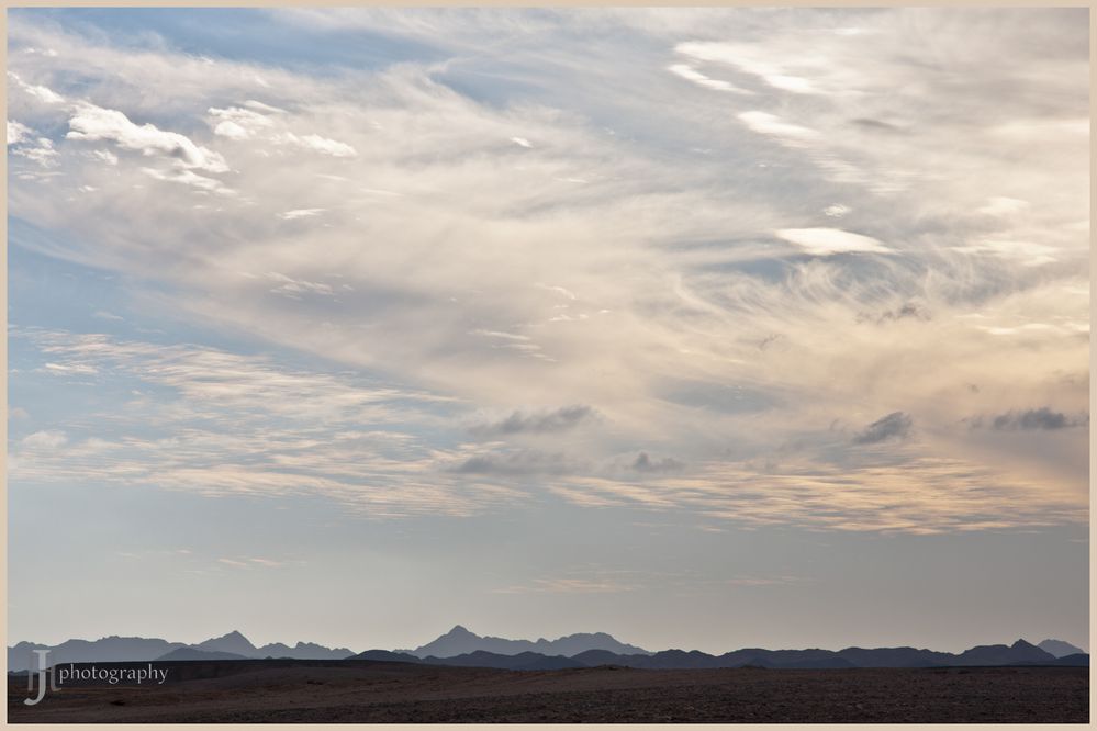 Wolken über Bergpanorama