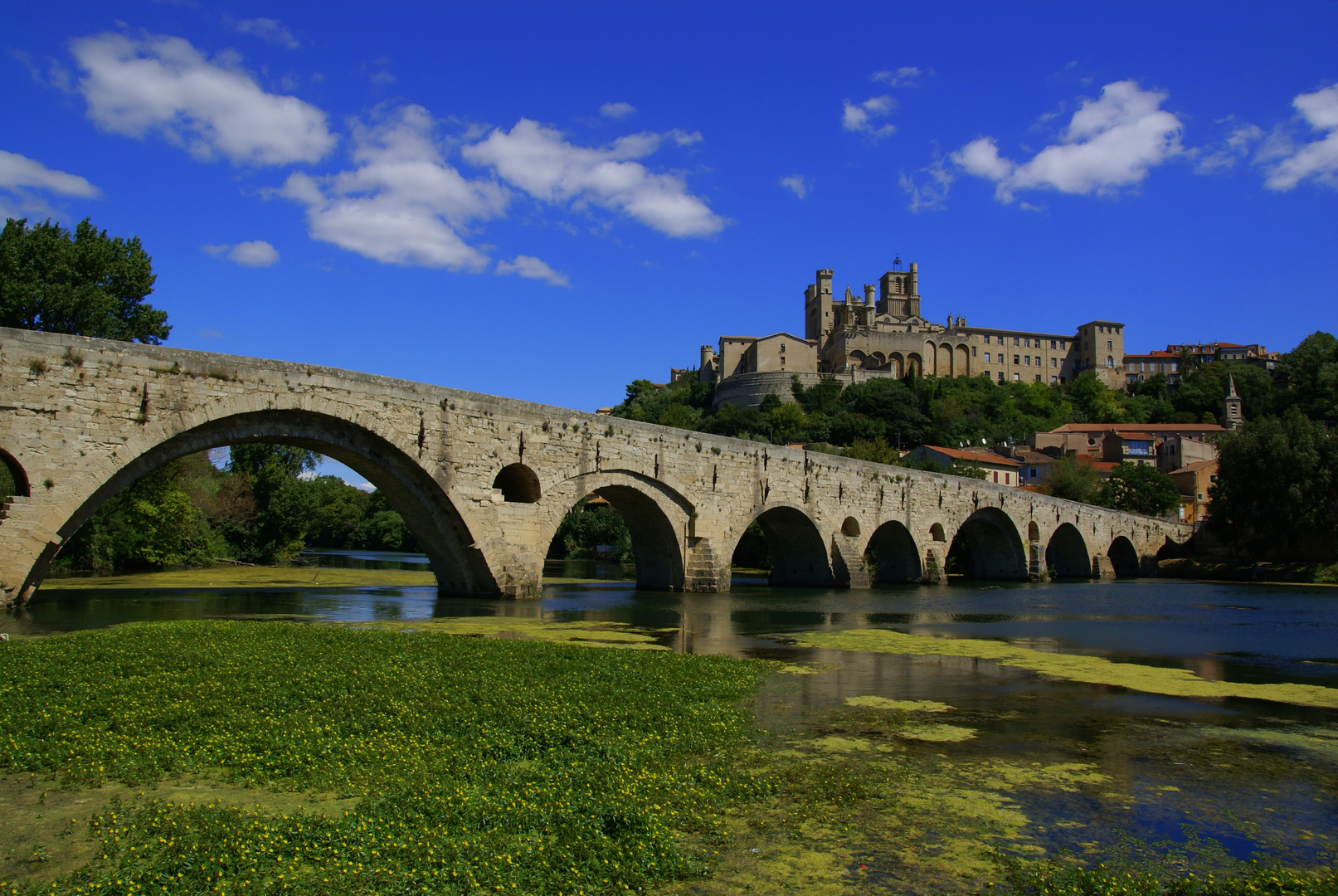 Wolken über Béziers