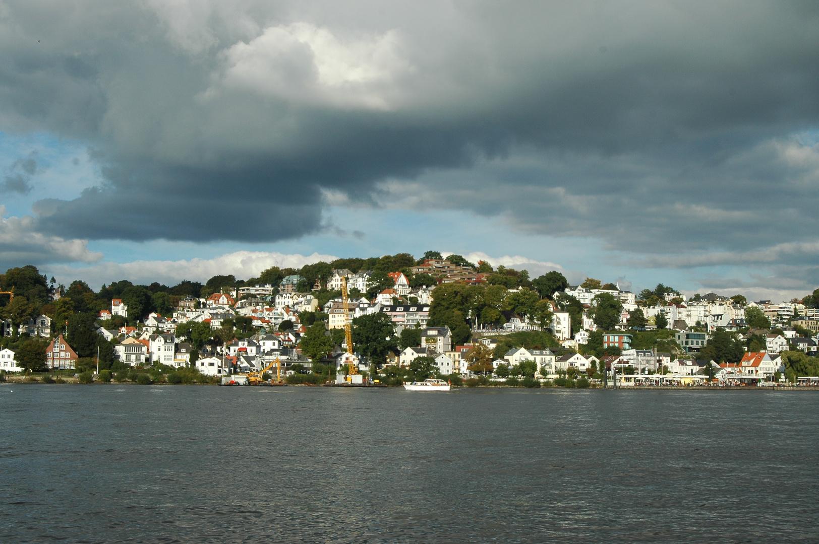 Wolken über Blankenese