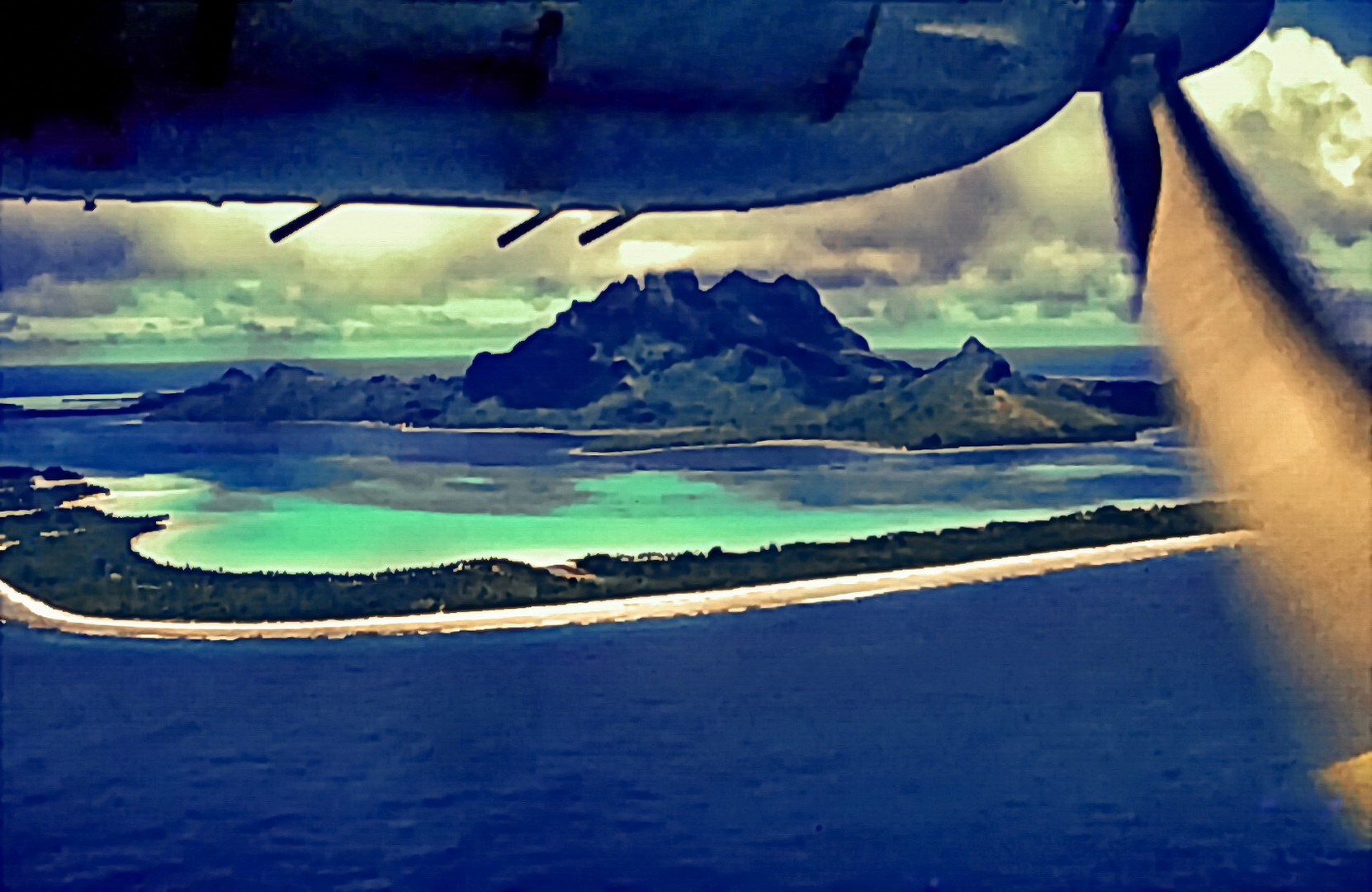 Wolken über Bora Bora