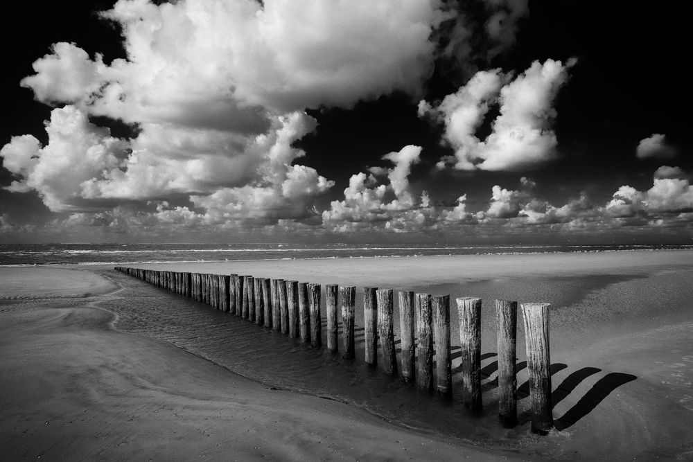 Wolken über Buhnen