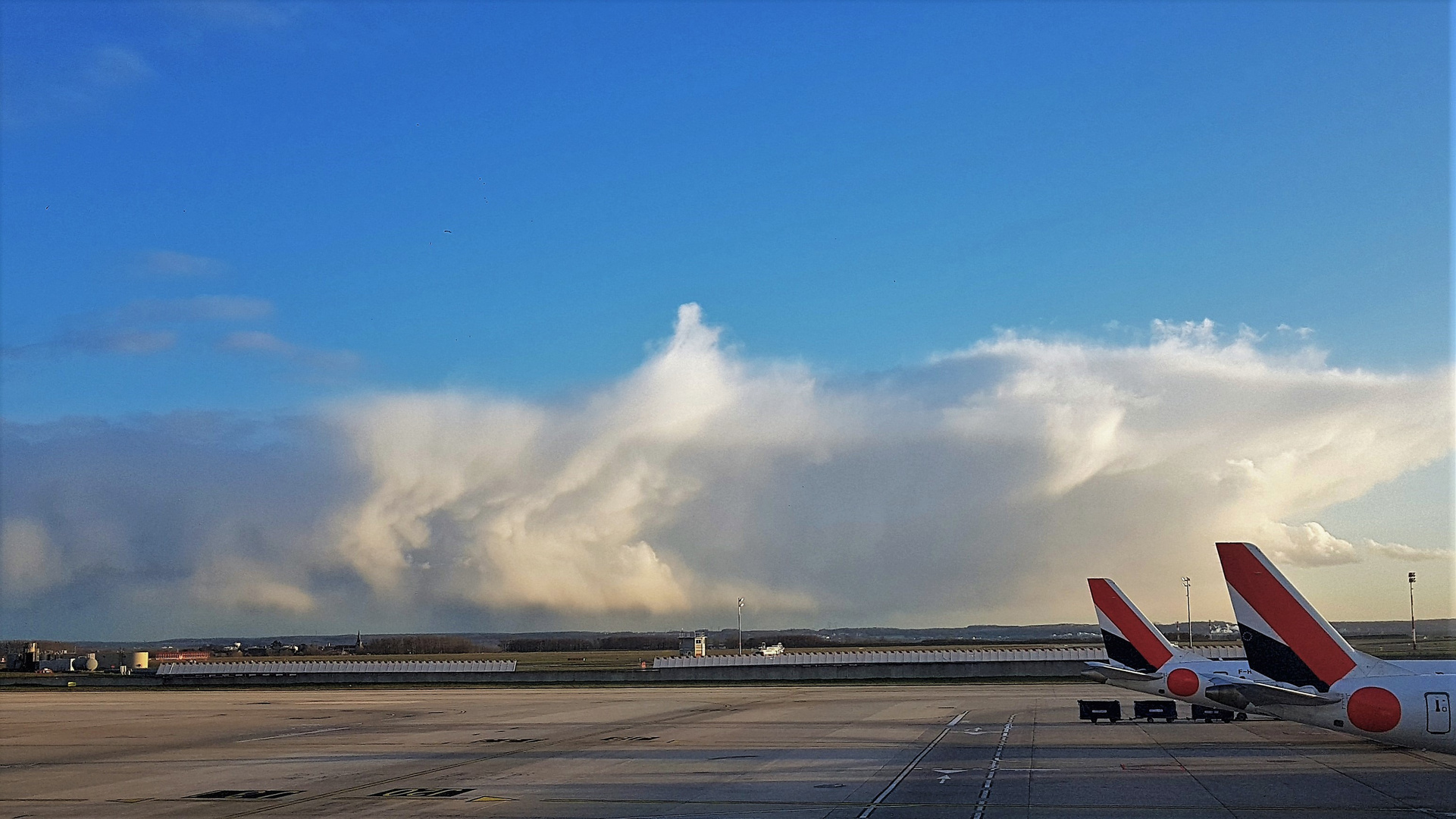 Wolken über CDG