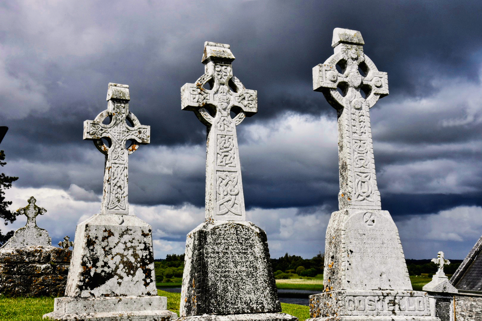 Wolken über Clonmacnoise