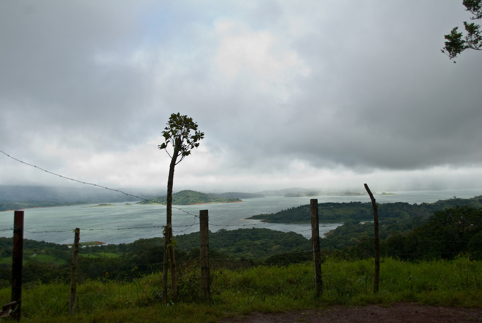 Wolken über dem Arenal-See