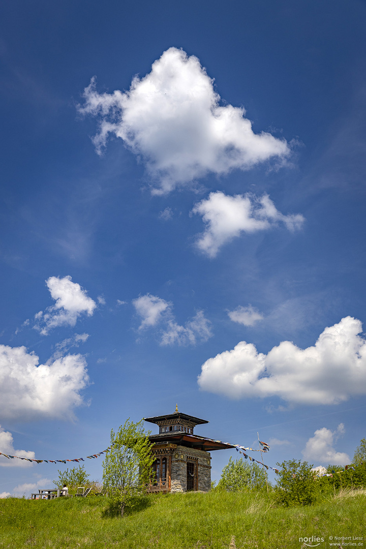 Wolken über dem Bhutan Tempel