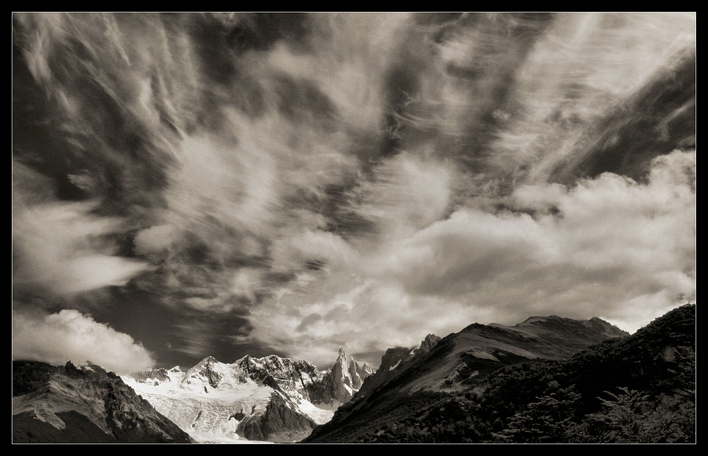 WOLKEN ÜBER DEM CERRO TORRE