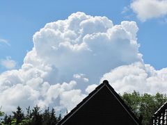 Wolken über dem Dach