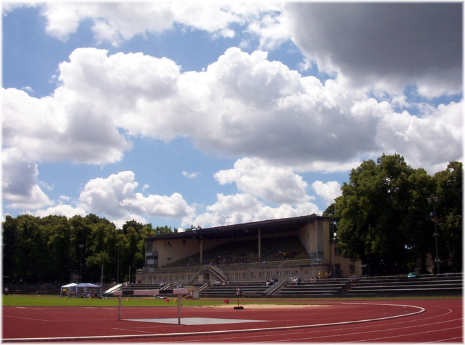 Wolken über dem Dantestadion von München