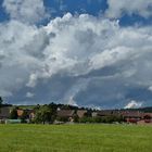 Wolken über dem Dorf