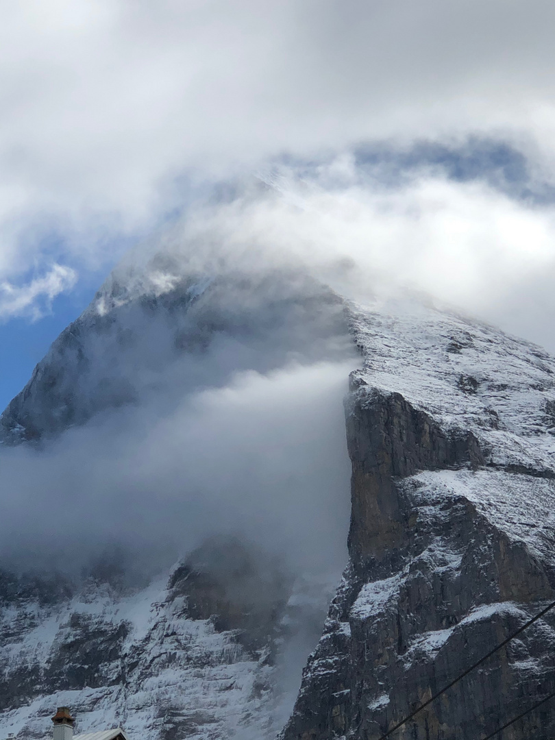 Wolken über dem Eiger, die Nordwand zeigt sich bedeckt