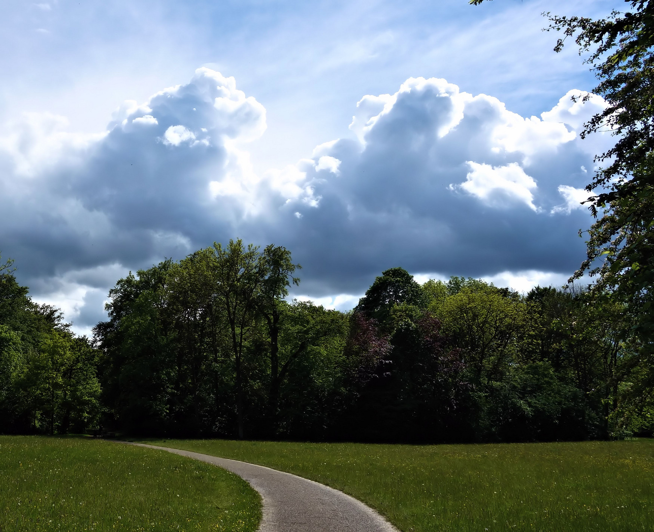 wolken über dem englischen garten