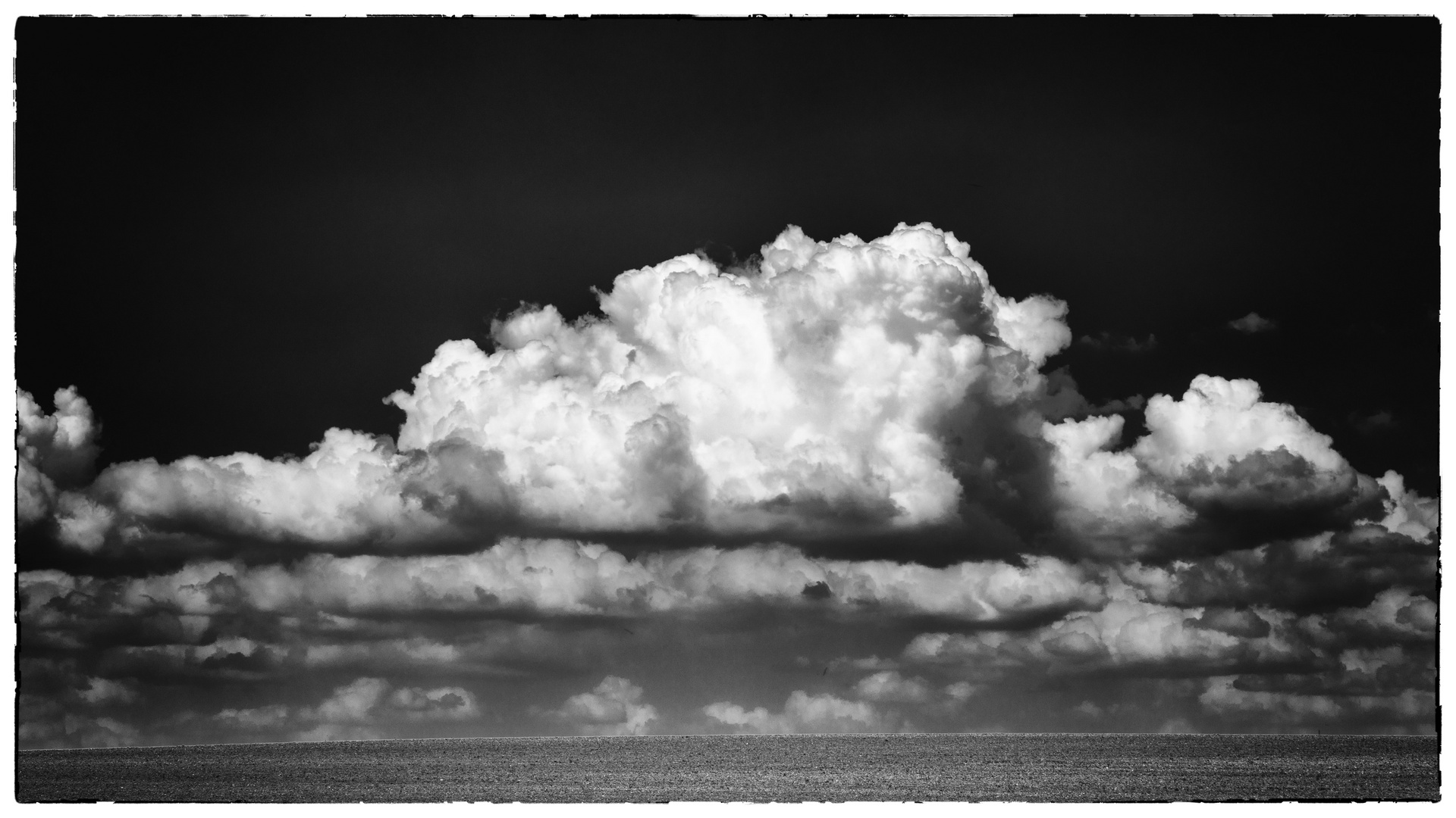 Wolken über dem Feld-1