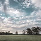 Wolken über dem Feld