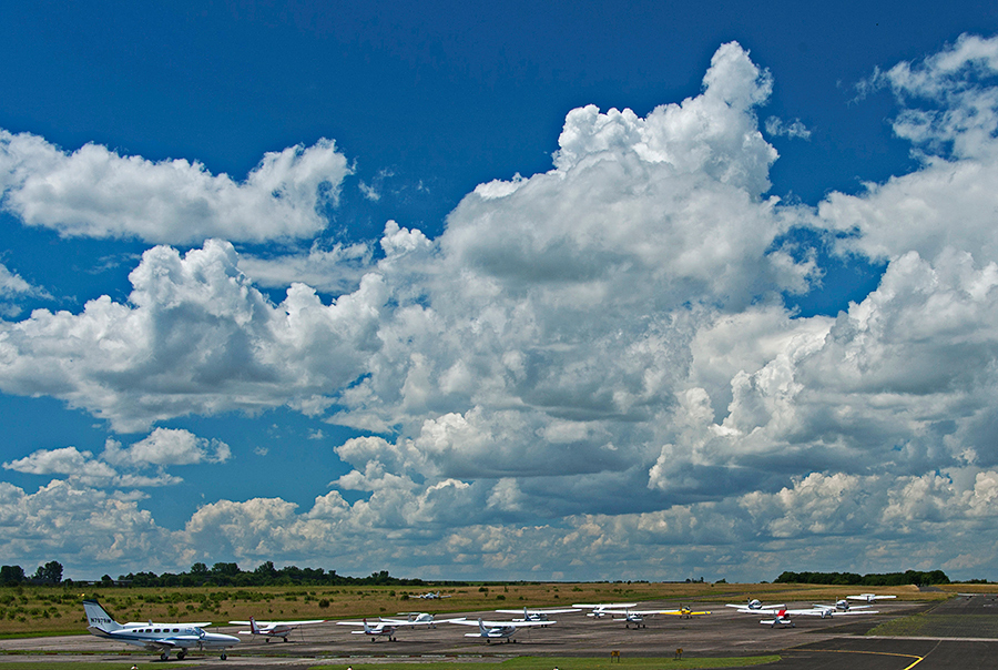 Wolken über dem Flugplatz
