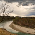 Wolken über dem Fluss