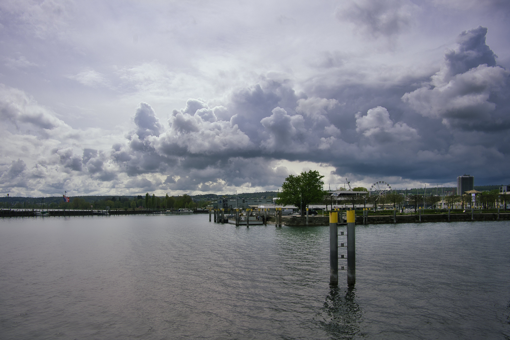 Wolken über dem Hafen