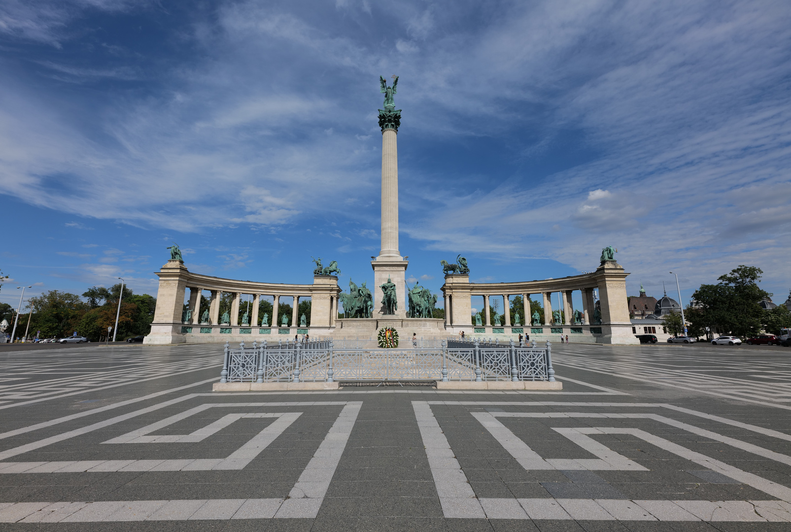 Wolken über dem Heldenplatz (Budapest)