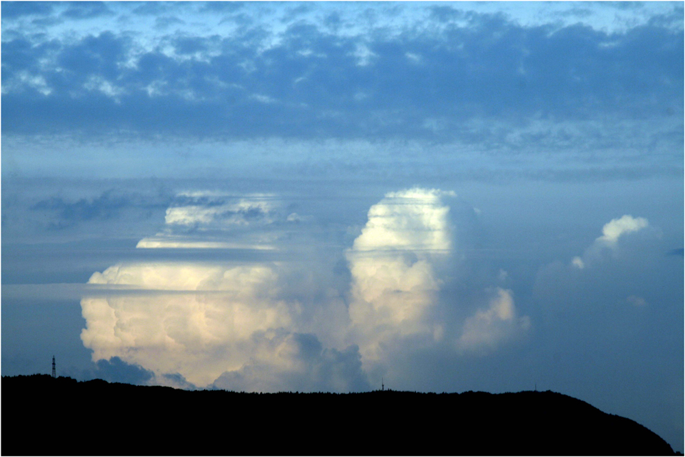 Wolken über dem Jura
