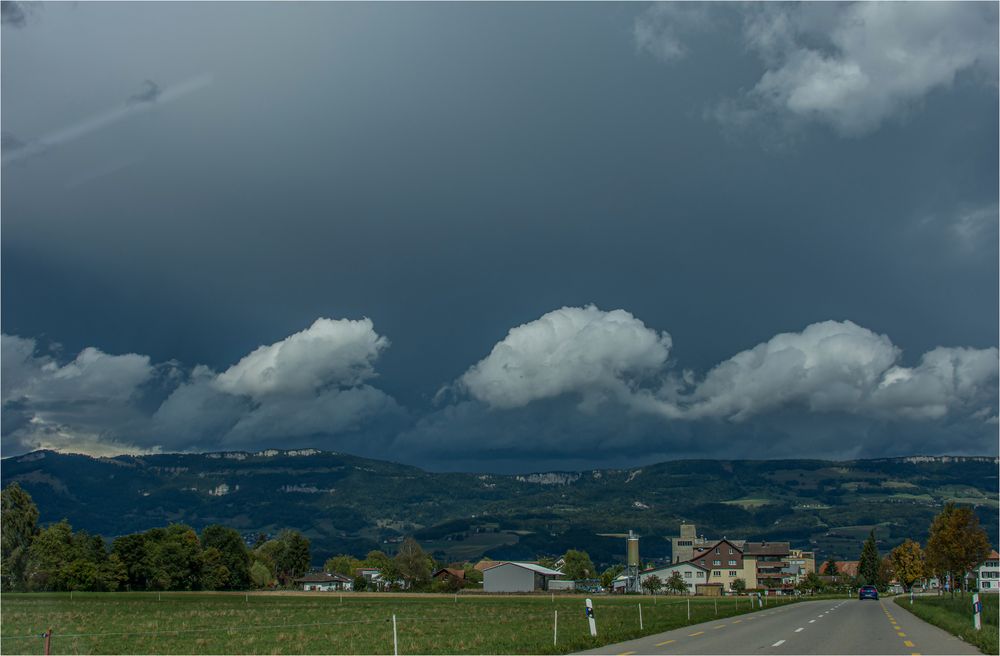 WOLKEN ÜBER DEM JURA