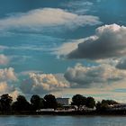 Wolken über dem Kölner Rheinpark