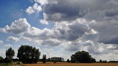 Wolken über dem Land