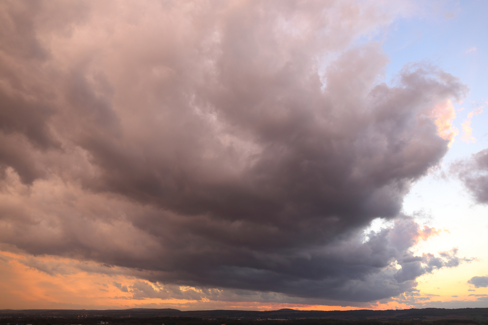 Wolken über dem Leinetal