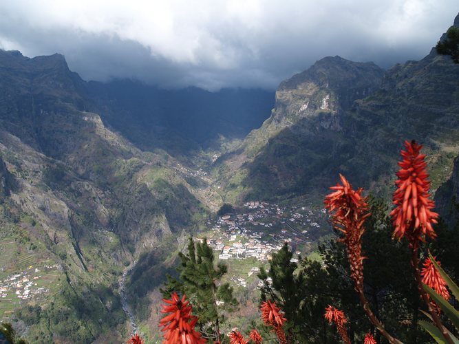 Wolken über dem Nonnental, nördlich von Funchal