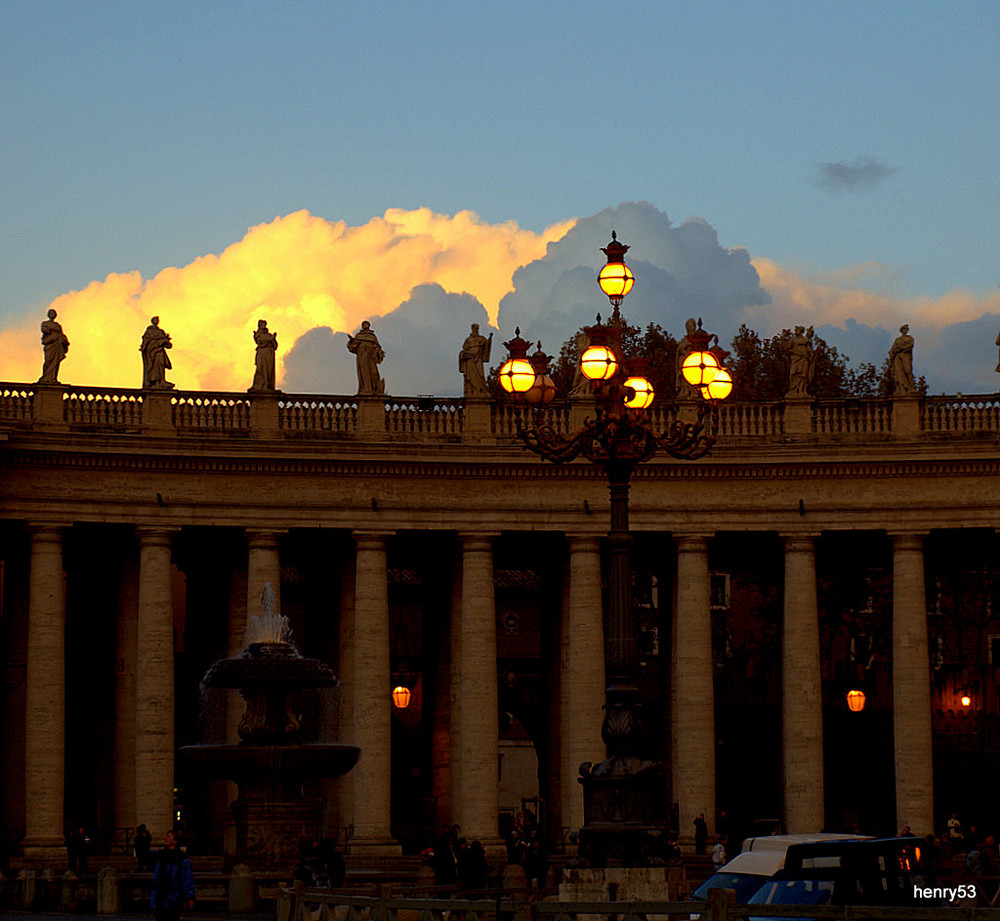 Wolken über dem Petersplatz