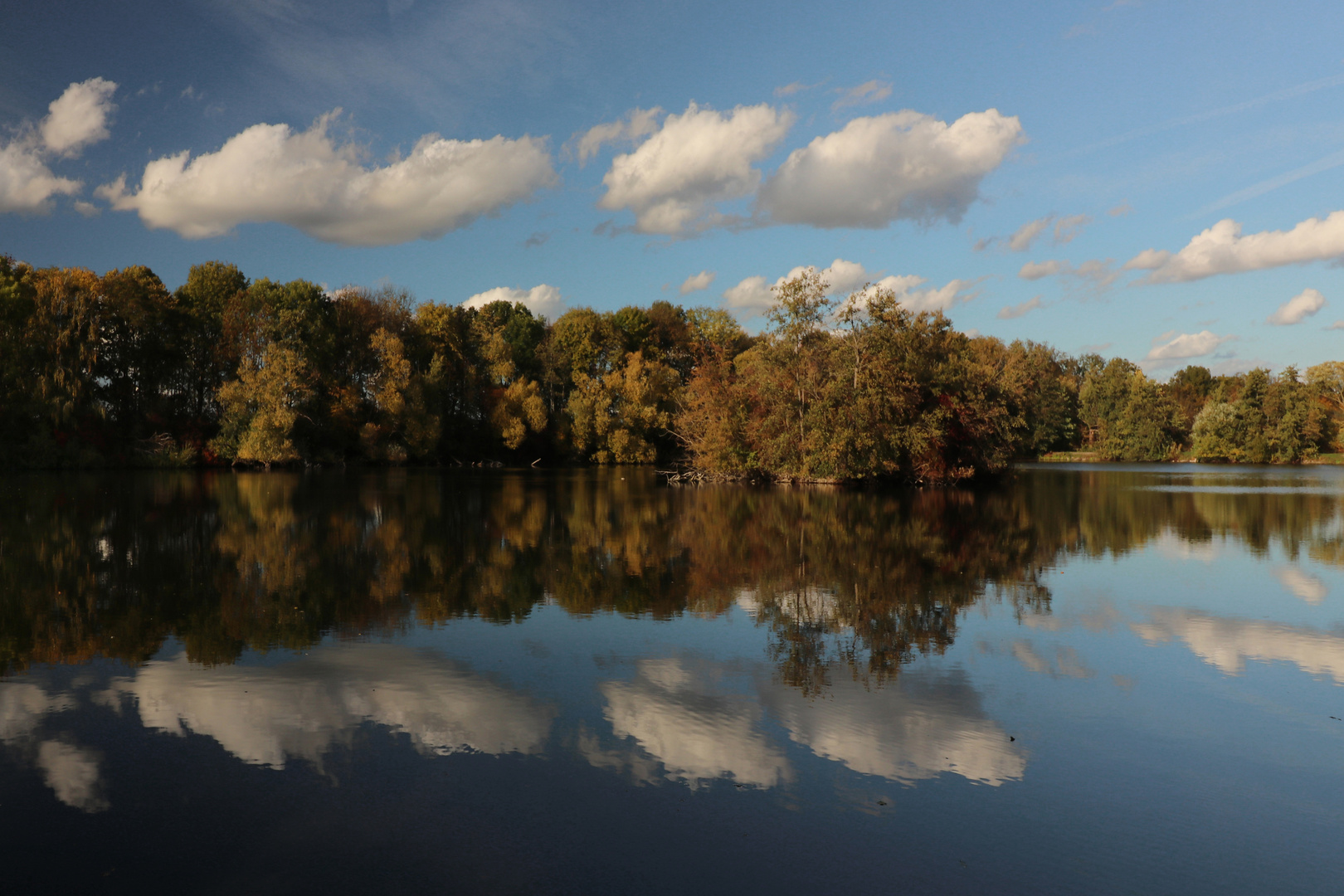 Wolken über dem Quellenteich