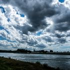 Wolken über dem Rhein