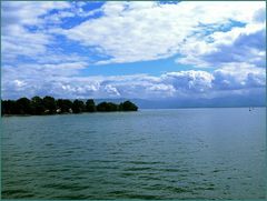 Wolken über dem See