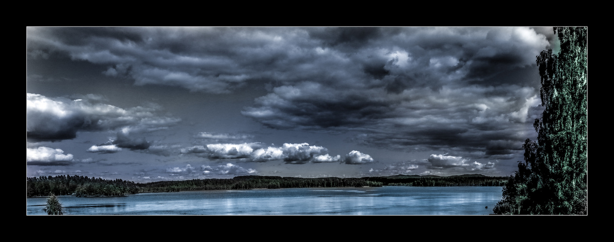 Wolken über dem See