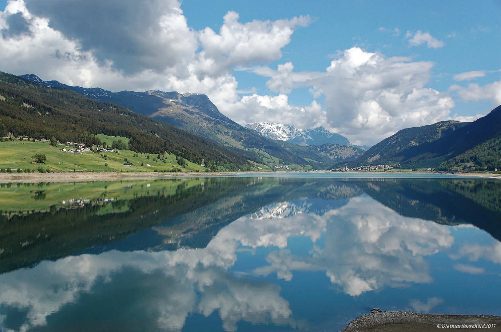 Wolken über dem See