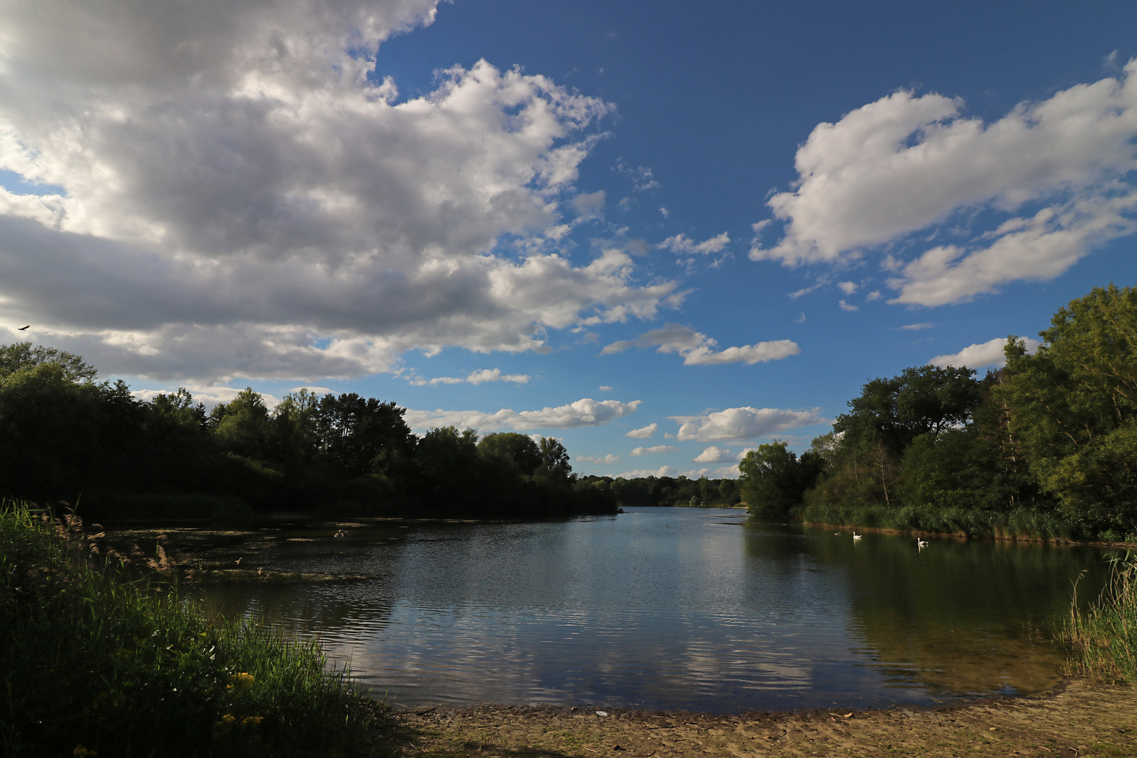 Wolken über dem See