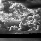 Wolken über dem See