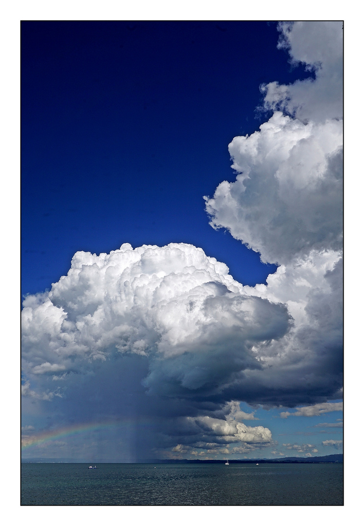 Wolken über dem See