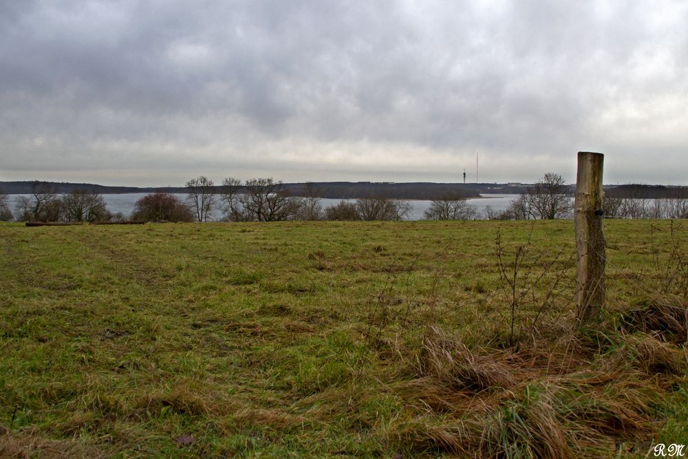 Wolken über dem See