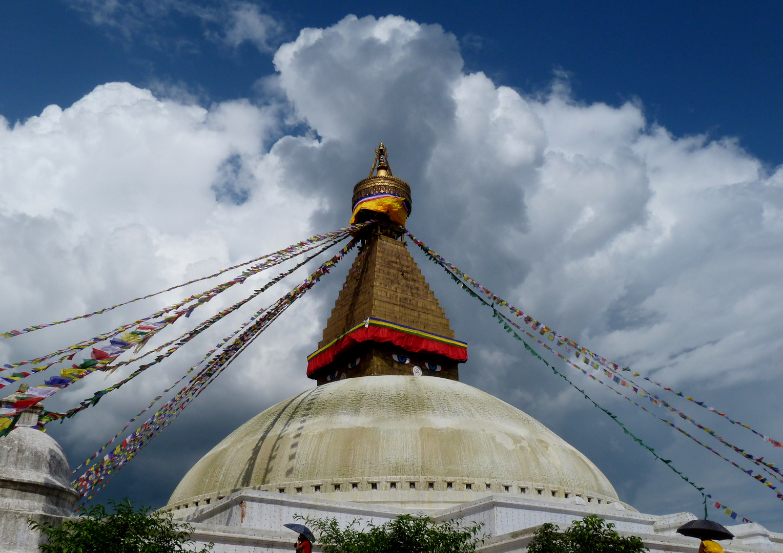 Wolken über dem Stupa von Bodnath.