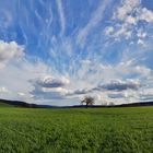 Wolken über dem Taubertal. Farbfoto. Was ist besser ? Farbe oder s/w ?