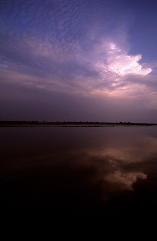 Wolken über dem Wasser