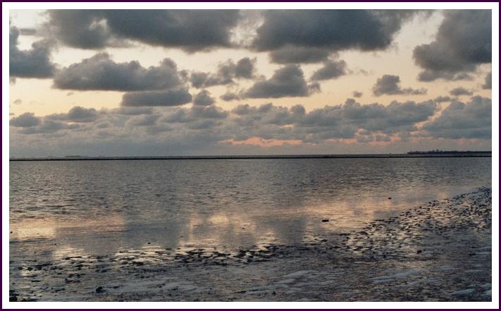 Wolken über dem Wattenmeer.........