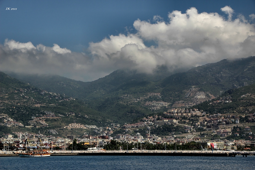 Wolken über den Bergen