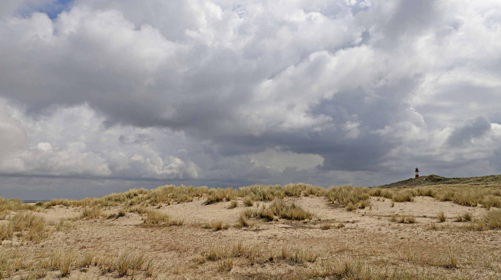 Wolken über den Dünen