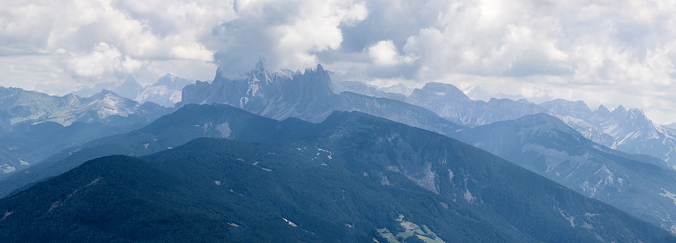 Wolken über den Geislerspitzen