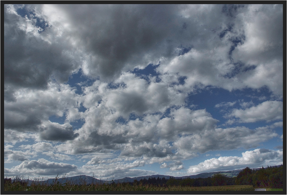 Wolken über den Jura